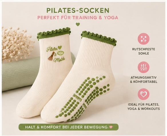 Matcha Selfcare Geschenkset I Trinkglas, Yoga Socken und Beauty Bag I Limited Edition