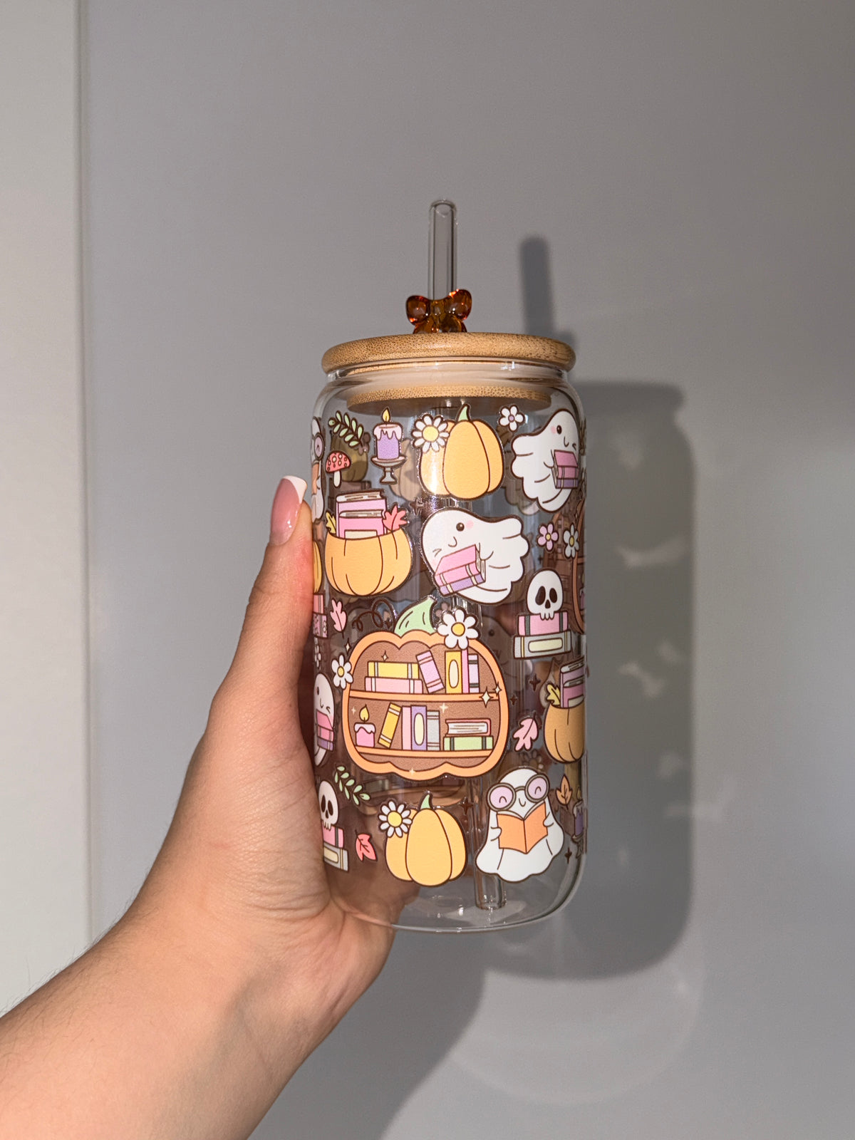 Halloween Ghost Bookshelf Trinkglas | 16 oz